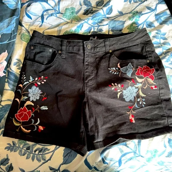 Earl Jeans Shorts Earl Jean Black Embroidery Shorts Size